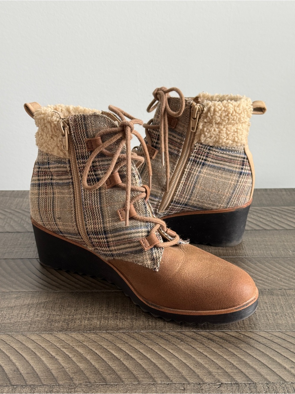 LifeStride Women's Zone Ankle Boots | Hiker Wedge Boots Size 7.5 - Picture 2 of 8